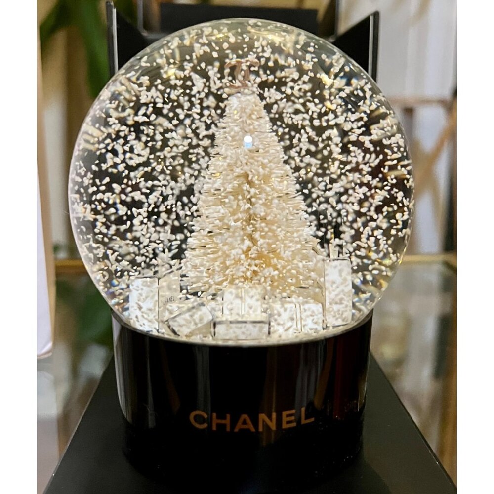 Chanel Limited Edition Snow Globe With Box - Picture 3 of 13